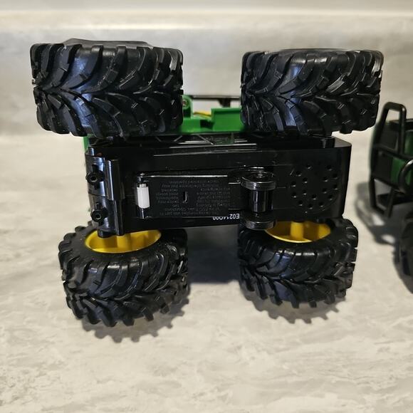 PLASTIC JOHN DEERE 6 X 4 GATOR & TRACKTOR FARM VEHICLES - SOUND NOT WORKING - Picture 6 of 12